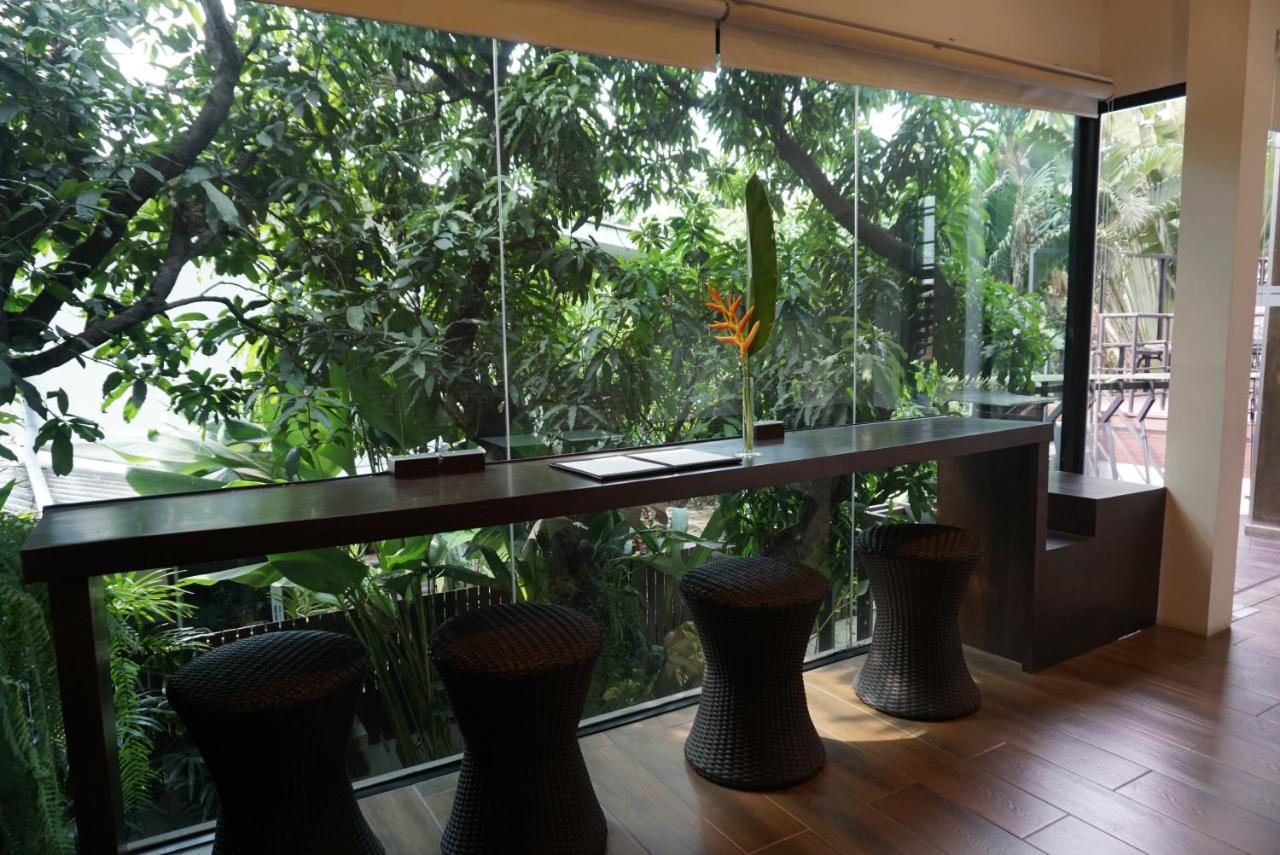 Third Rock Hostel Bangkok Exterior photo