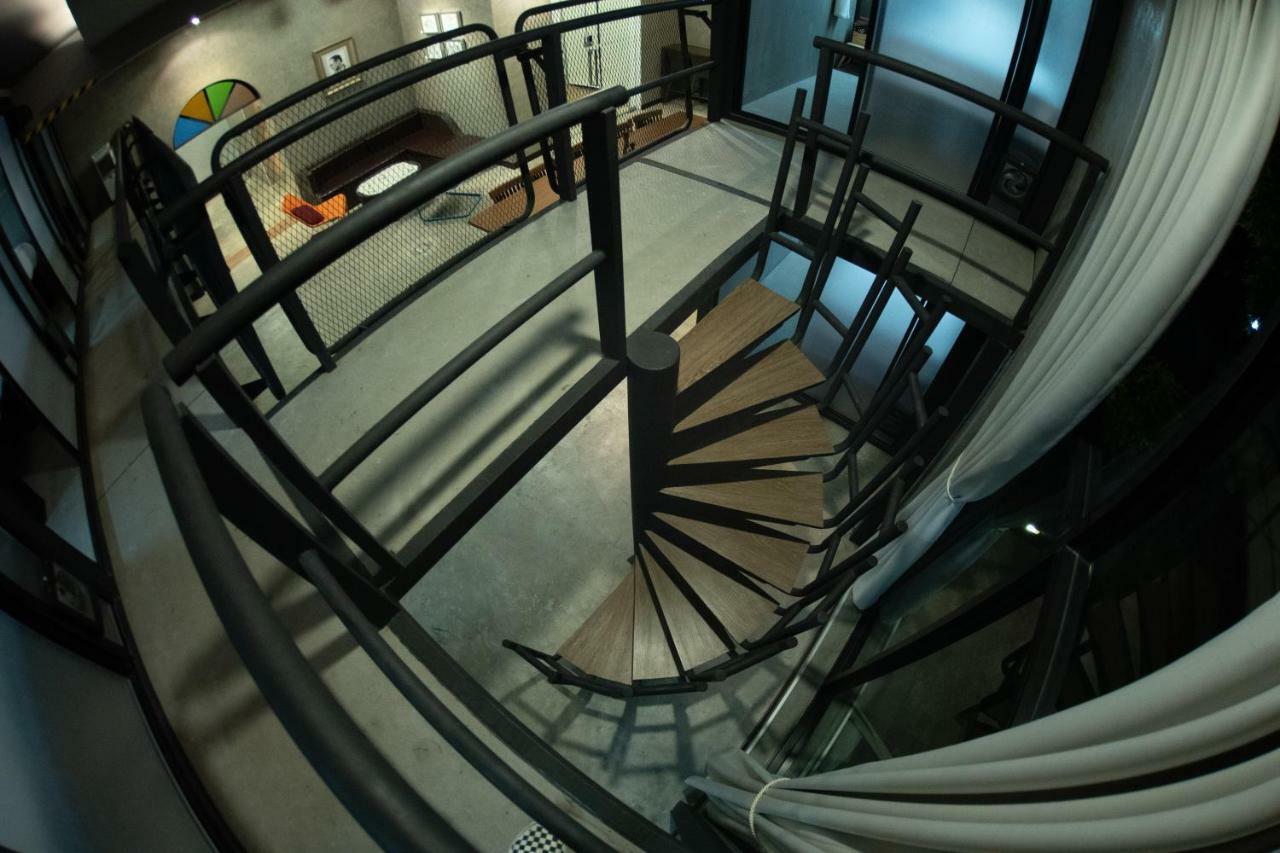 Third Rock Hostel Bangkok Exterior photo